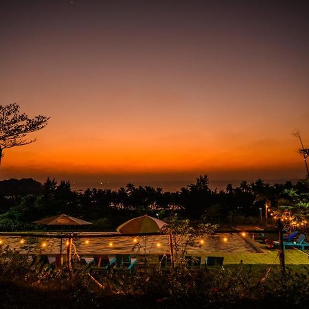 Lover View Pool Bar & Bungalows Ngwesaung Exterior photo