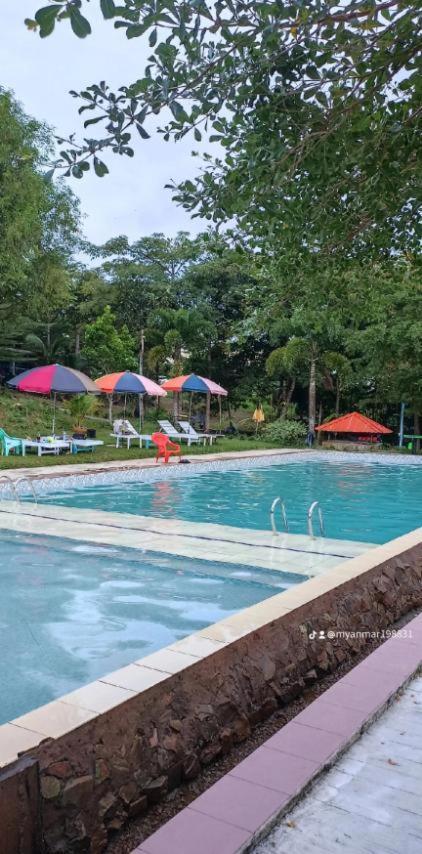 Lover View Pool Bar & Bungalows Ngwesaung Exterior photo