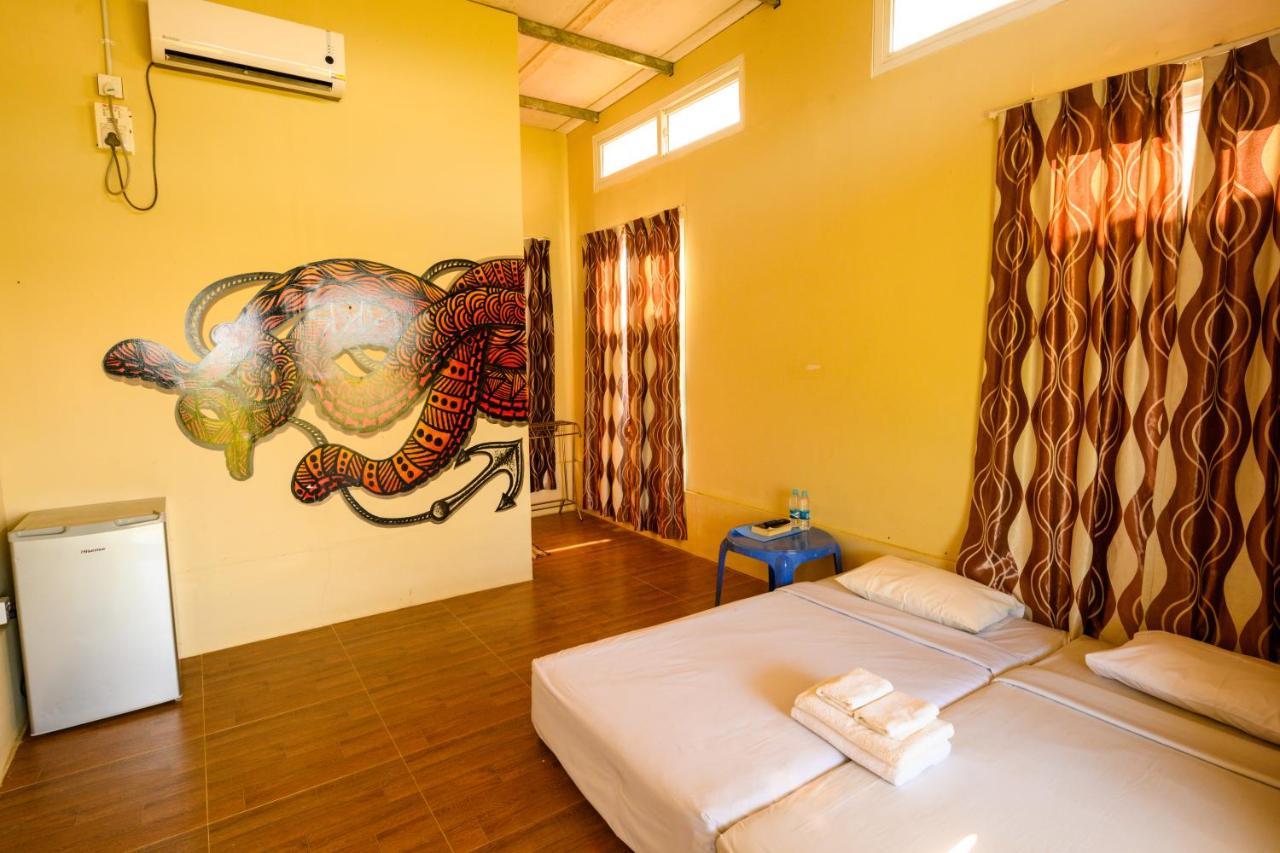 Lover View Pool Bar & Bungalows Ngwesaung Exterior photo
