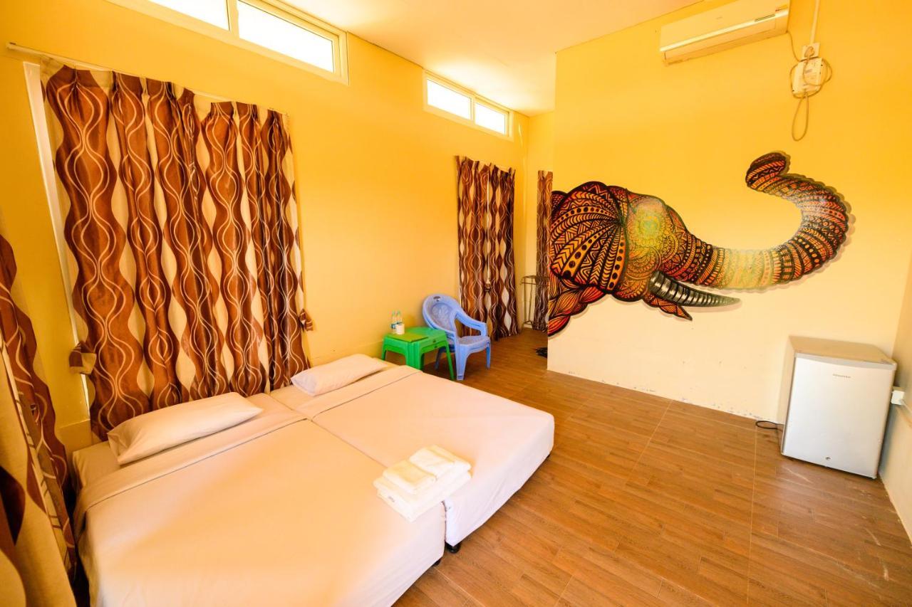 Lover View Pool Bar & Bungalows Ngwesaung Exterior photo